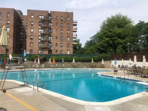 224-24 Union Tpke #3P, Oakland Gardens, NY 11364