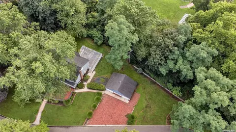 24 Ridge Dr, Port Washington, NY 11050
