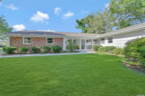 15 Bowen Pl, Stony Brook, NY 11790