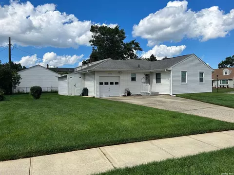 4063 Bernice Rd, Seaford, NY 11783