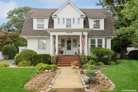 61 Catherine St, Valley Stream, NY 11581