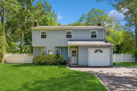 468 Twin Bark Ave, Holbrook, NY 11741