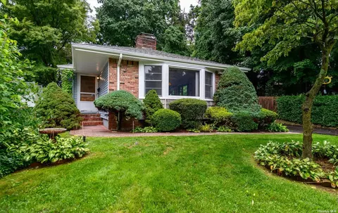 37 Cedar Ave, Locust Valley, NY 11560