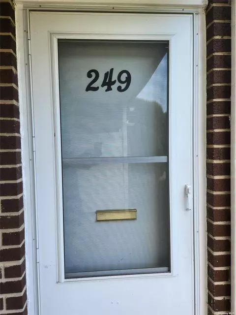 249 Artist Lake Dr #249, Middle Island, NY 11953