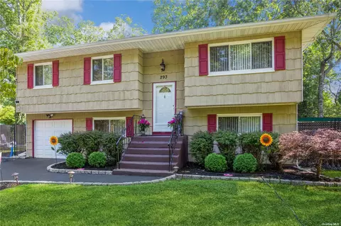 293 Smith Rd, Shirley, NY 11967