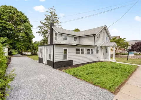2526 Grand Ave, Baldwin, NY 11510