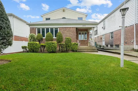 69-11 226th St, Oakland Gardens, NY 11364