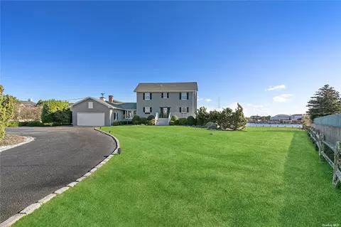 44 Westbridge Rd, Westhampton Beach, NY 11978