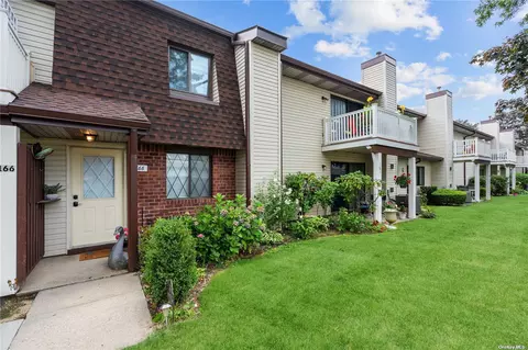 166 Cambridge Dr #166, Copiague, NY 11726