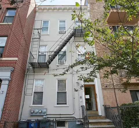26-25 30th St, Astoria, NY 11102