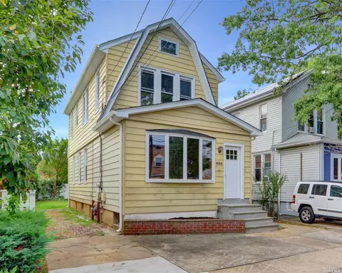 684 Garfield Rd, Baldwin, NY 11510
