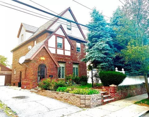 170-23 84 Dr, Jamaica Hills, NY 11432