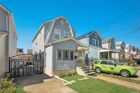 89-64 213th St, Queens Village, NY 11427