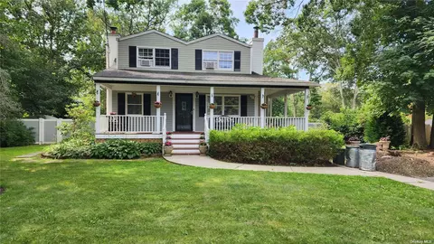 26 Kamio Dr, Mastic, NY 11950