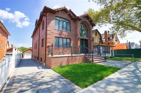 43-35 189th St, Flushing, NY 11358