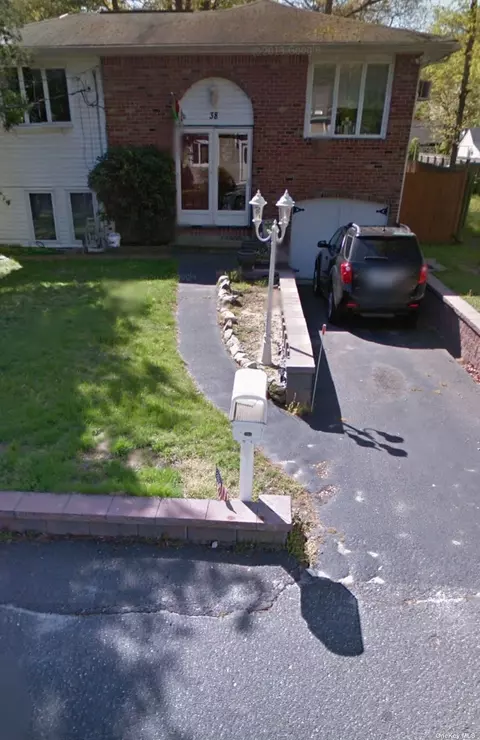38 Putnam Ave, Patchogue, NY 11772 photo 1