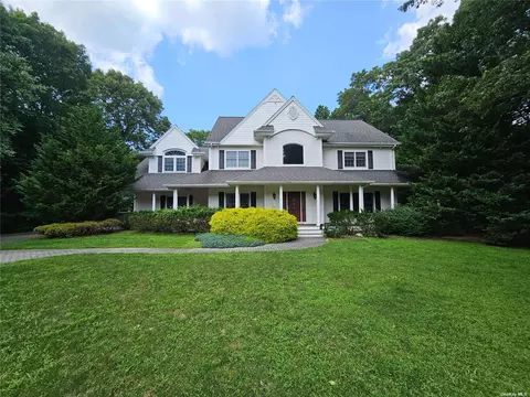3 Dionne Ct, Northport, NY 11768
