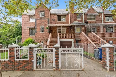 27 E 56th St, Brooklyn, NY 11203