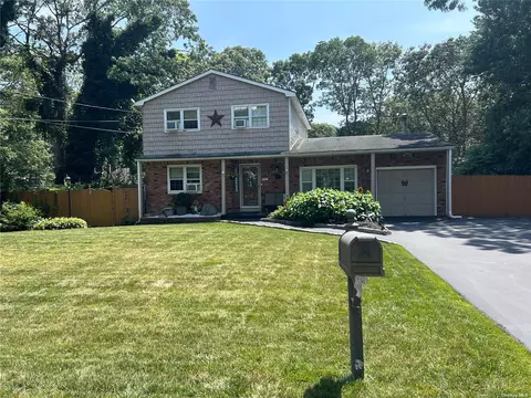 10 Pitts Ave, Mastic, NY 11950