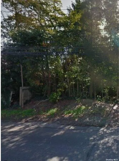 72 Phelps Ln, North Babylon, NY 11703