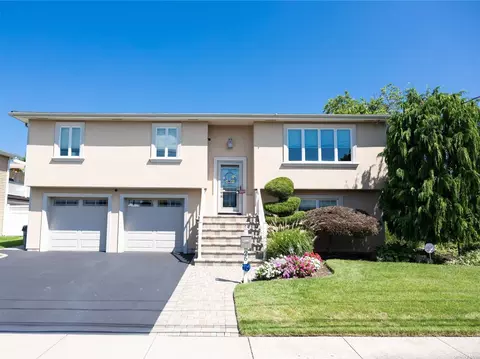 26 Lynn Pl, Bethpage, NY 11714