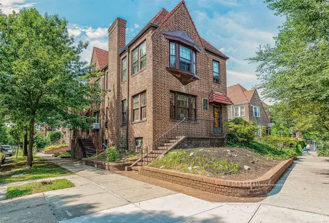 100-01 69th Ave, Forest Hills, NY 11375