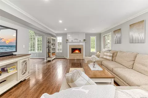 15 The Helm, East Islip, NY 11730