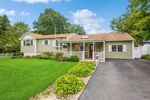 211 Deer Rd, Ronkonkoma, NY 11779