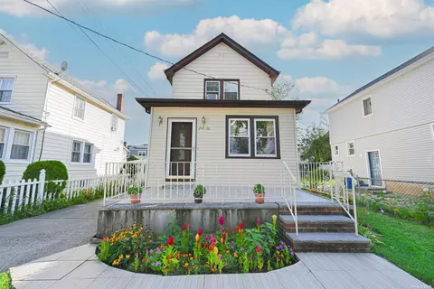 244-66 136th Rd, Rosedale, NY 11422
