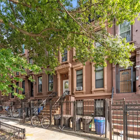 244 Vernon Ave, Brooklyn, NY 11206