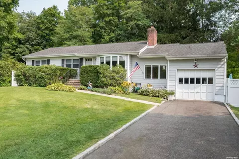 8 Leslie Ln, Huntington, NY 11743