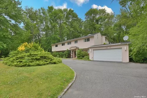 129 Hicks Ln, Great Neck, NY 11024
