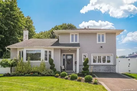 5 Miriam Ln, Plainview, NY 11803