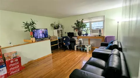 67-19 Bell Blvd #UPPER, Bayside, NY 11364