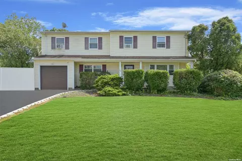 64 Corbin Ave, Patchogue, NY 11772