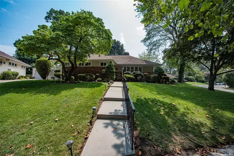576 Mohawk Rd, West Hempstead, NY 11552