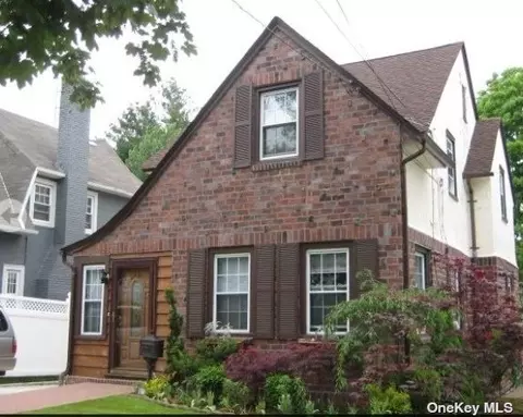 558 N Second St, New Hyde Park, NY 11040