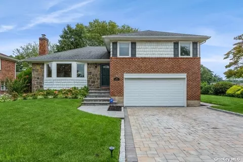 286 Brompton Rd So, Garden City, NY 11530