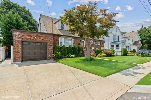 6 Lois Pl, Valley Stream, NY 11580