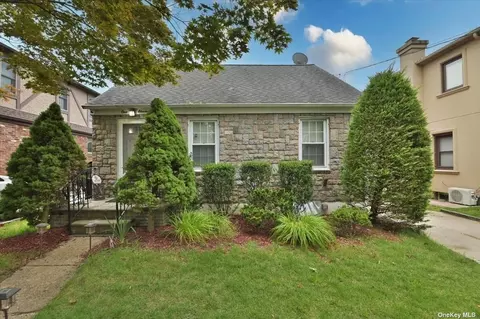 111 Doncaster Rd, Malverne, NY 11565