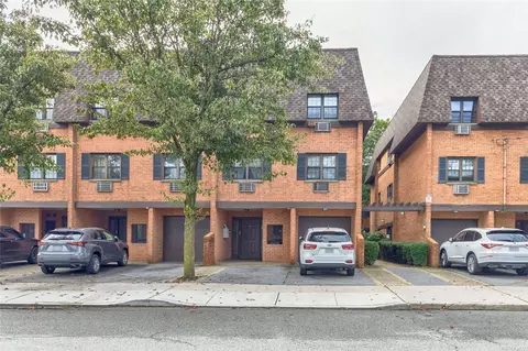 219-18 64th Ave #405, Bayside, NY 11364