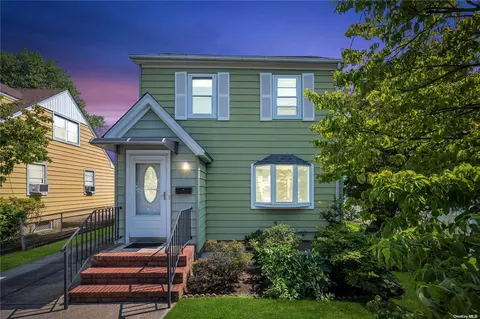 1016 N 6th St, New Hyde Park, NY 11040