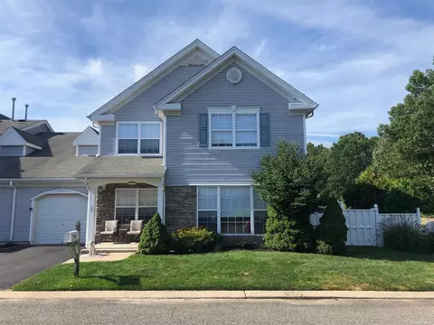 11 Casey Ln #11, Middle Island, NY 11953