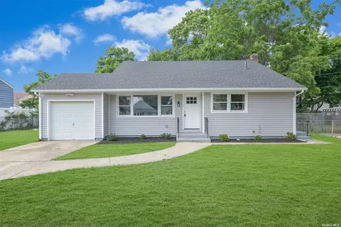 65 Monroe Ave, Roosevelt, NY 11575