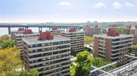 162-11 9th Ave #2B, Beechhurst, NY 11357