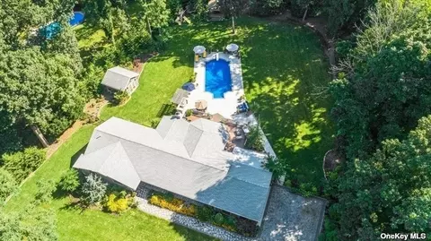 5 Yorktown Pl, Fort Salonga, NY 11768