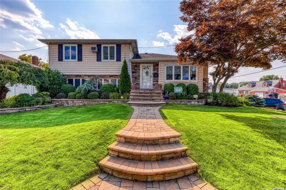  2442 Revere Ln, Seaford, NY 11783 photo 1