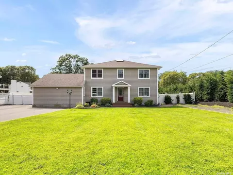 1378 Broadway Ave, Holbrook, NY 11741