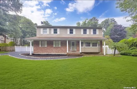 16 Spruce Cir, Farmingville, NY 11738