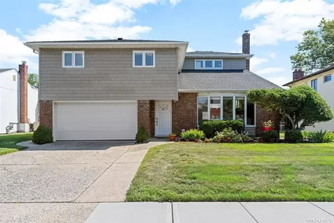 924 Cranford Ave, Valley Stream, NY 11581